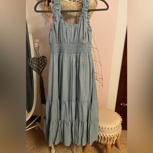 Casual comfortable dress with whirred waist